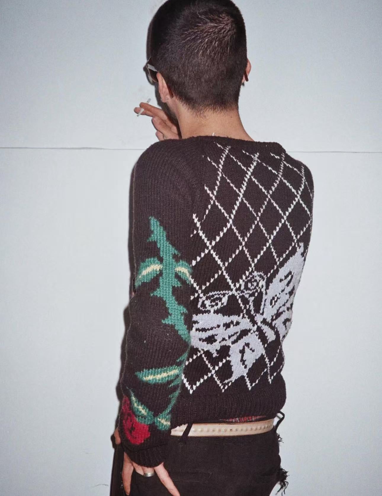 Loin du Paradis _ V NECK DIAMOND SWEATER