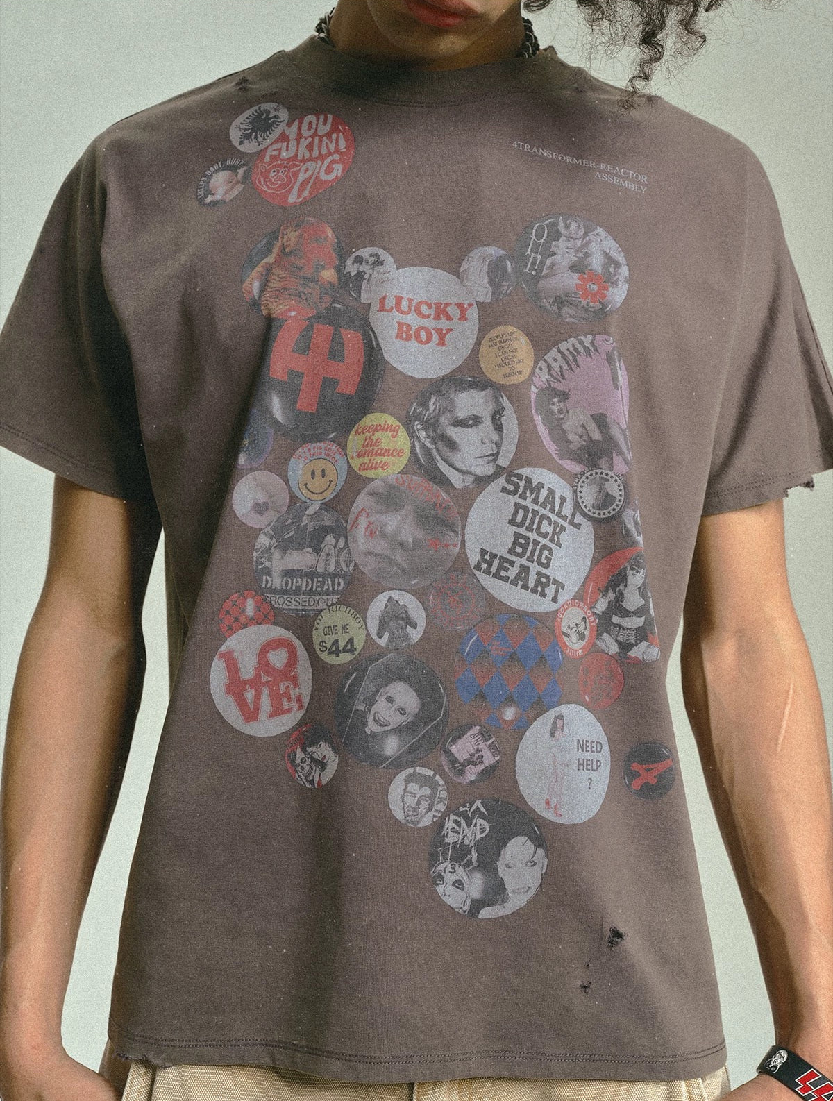 4Tra _ LUCKY(DAFT) BOY BADGES TEE