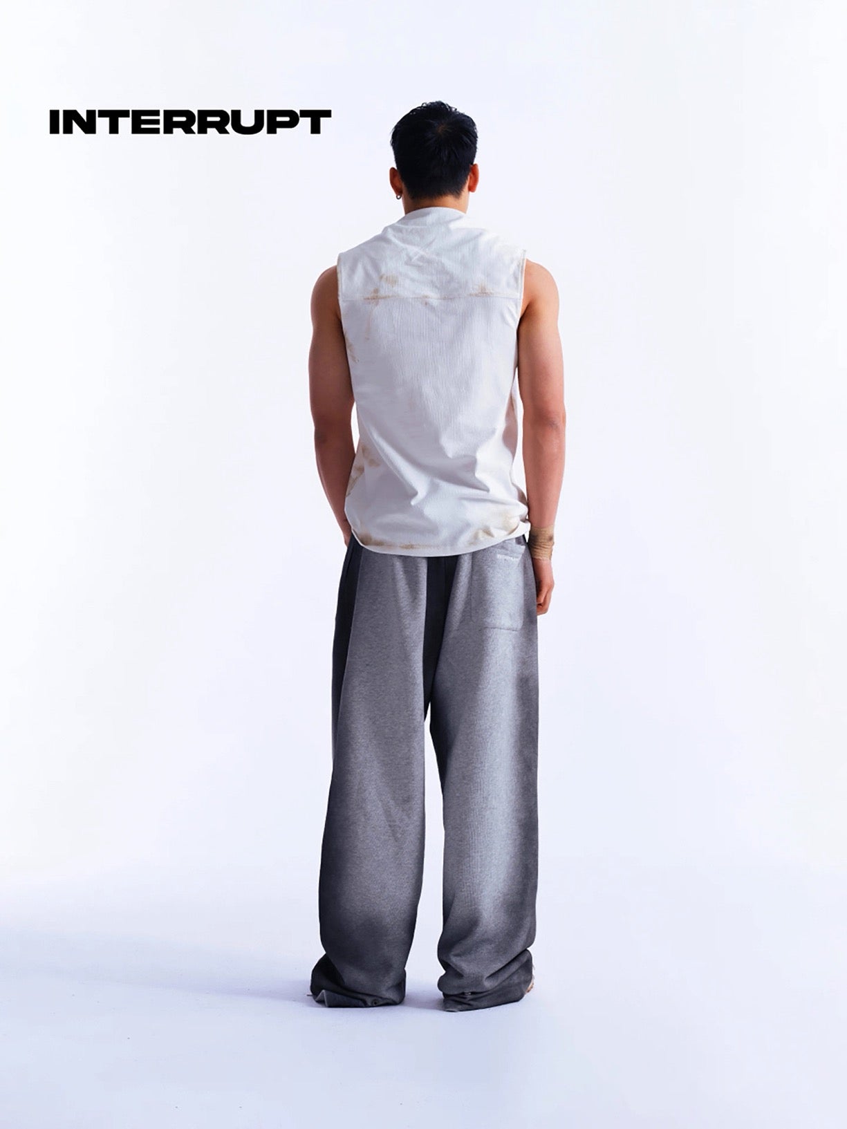 INTERRUPT _ MUDDY VEST